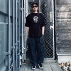 “VED-03T”視覺項目。引擎男孩T卹 #SHADOW [GOOPI-25SS-APR-04]