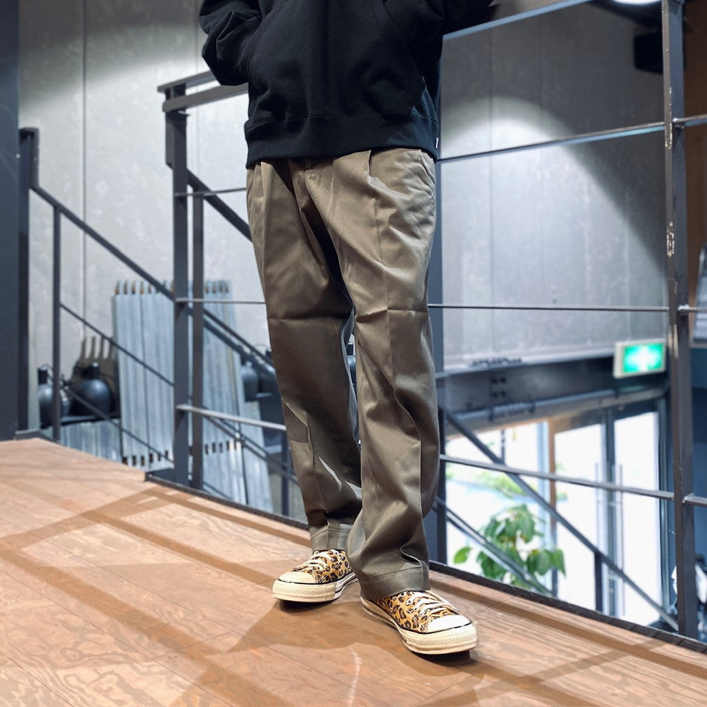 DOUBLE PLEATED CHINO TROUSERS #GRAY [23FW-WMP-PT01] – cocorozashi
