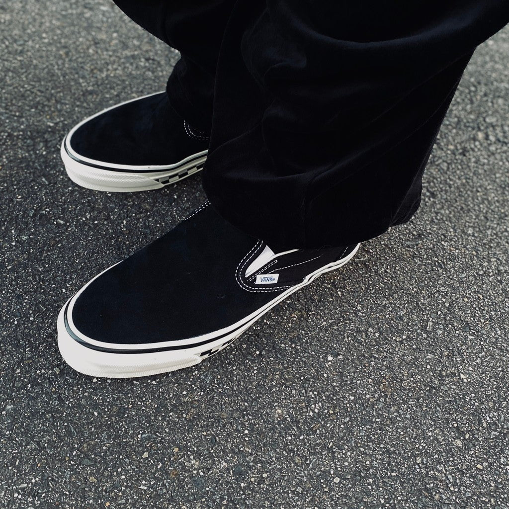 LX Classic Slip-On 98 (CHCKRBRD SIDEWALL BLACK/MARSHMALLOW) #Black/White [VN000E96BPQ]