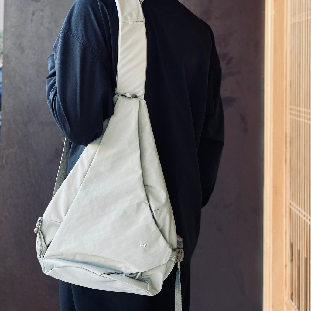 TEXTURED TWILL LAYERED SLINGER BAG #BEIGE [FTT36262B0009]