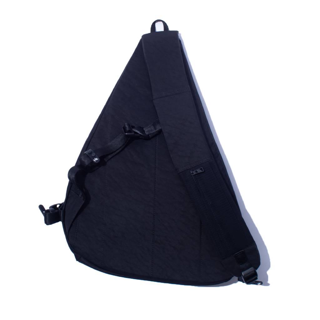 TEXTURED TWILL LAYERED SLINGER BAG #BLACK [FTT36262B0009]