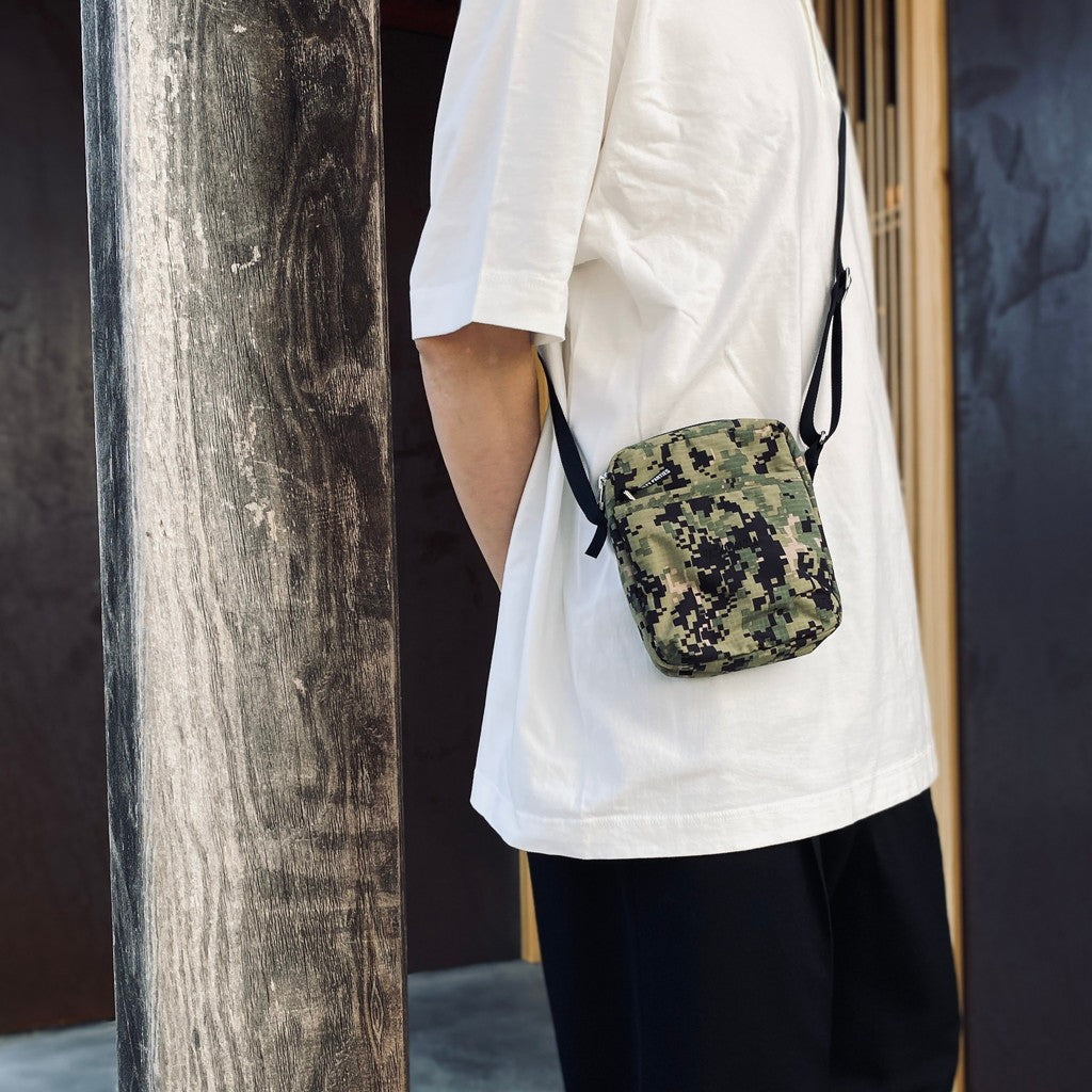 SPEAK EASY | DIGITALCAMO SMALL SHOULDER BAG #KHAKI [26SS-WMA-BG06]