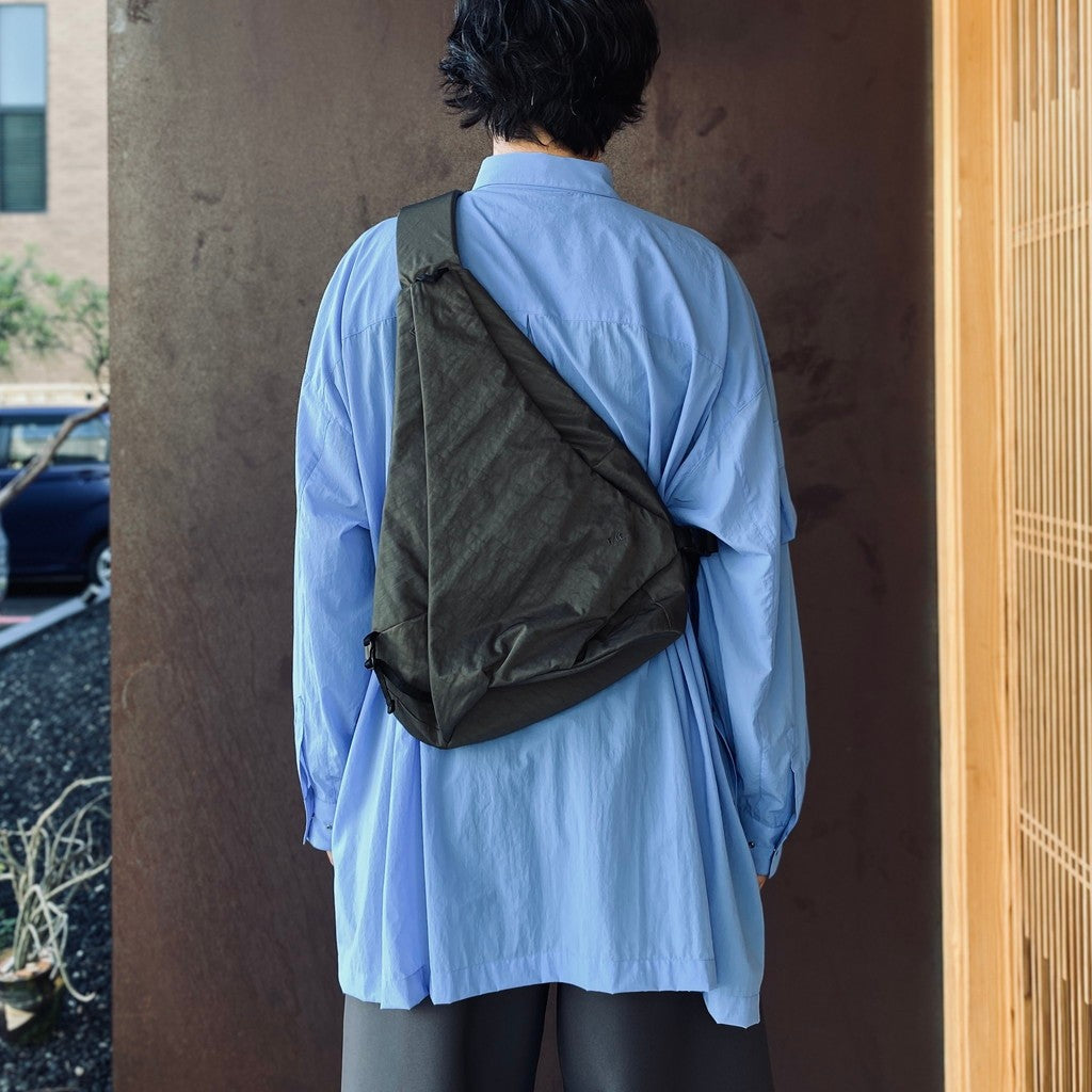 TEXTURED TWILL LAYERED SLINGER BAG #CHARCOAL [FTT36262B0009]