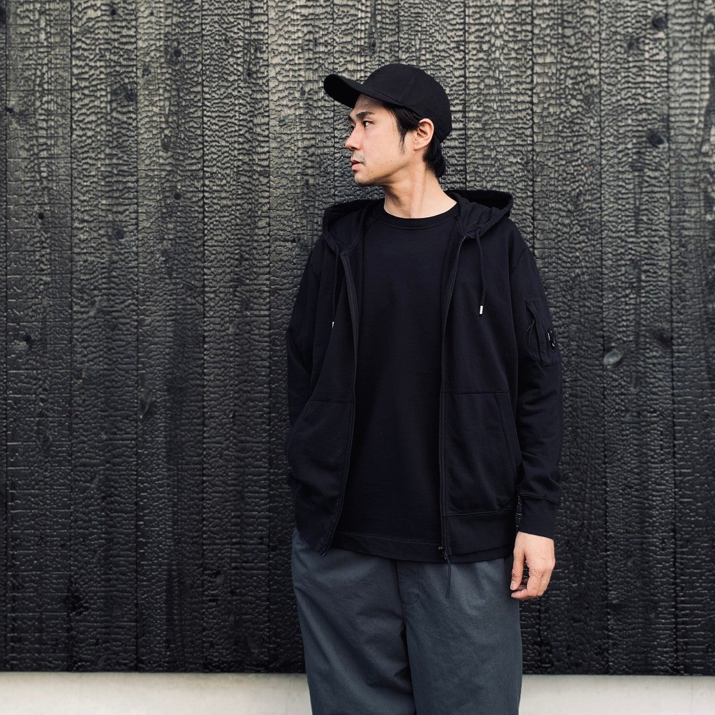 LIGHT FLEECE ZIP HOODED LENS SWEATSHIRT #BLACK 999 [20CMSS081A-002246G]