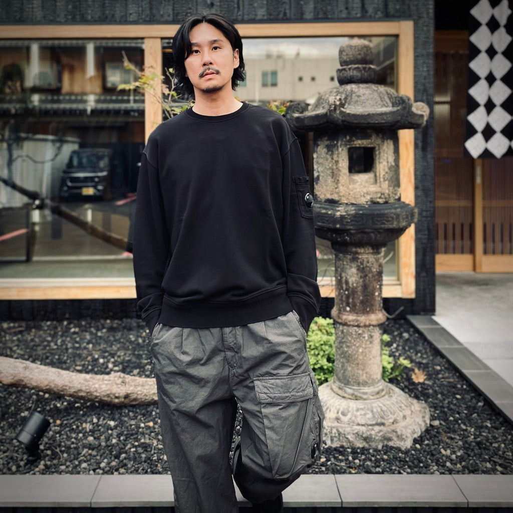 COTTON DIAGONAL FLEECE CREWNECK LENS SWEATSHIRT #BLACK 999 [20CMSS036A-110044G]