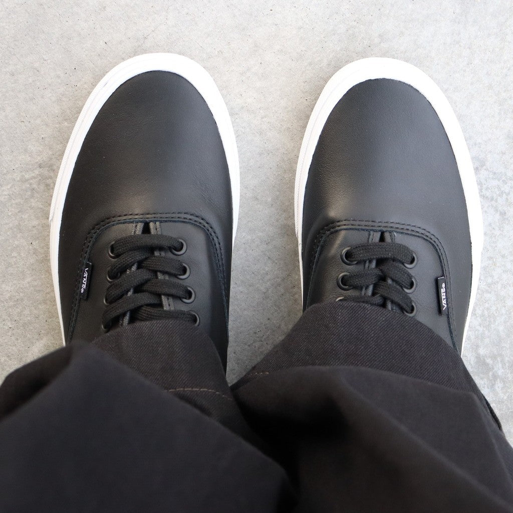 Authentic #LEATHER BLACK/TRUE WHITE [VN000EGABPB]