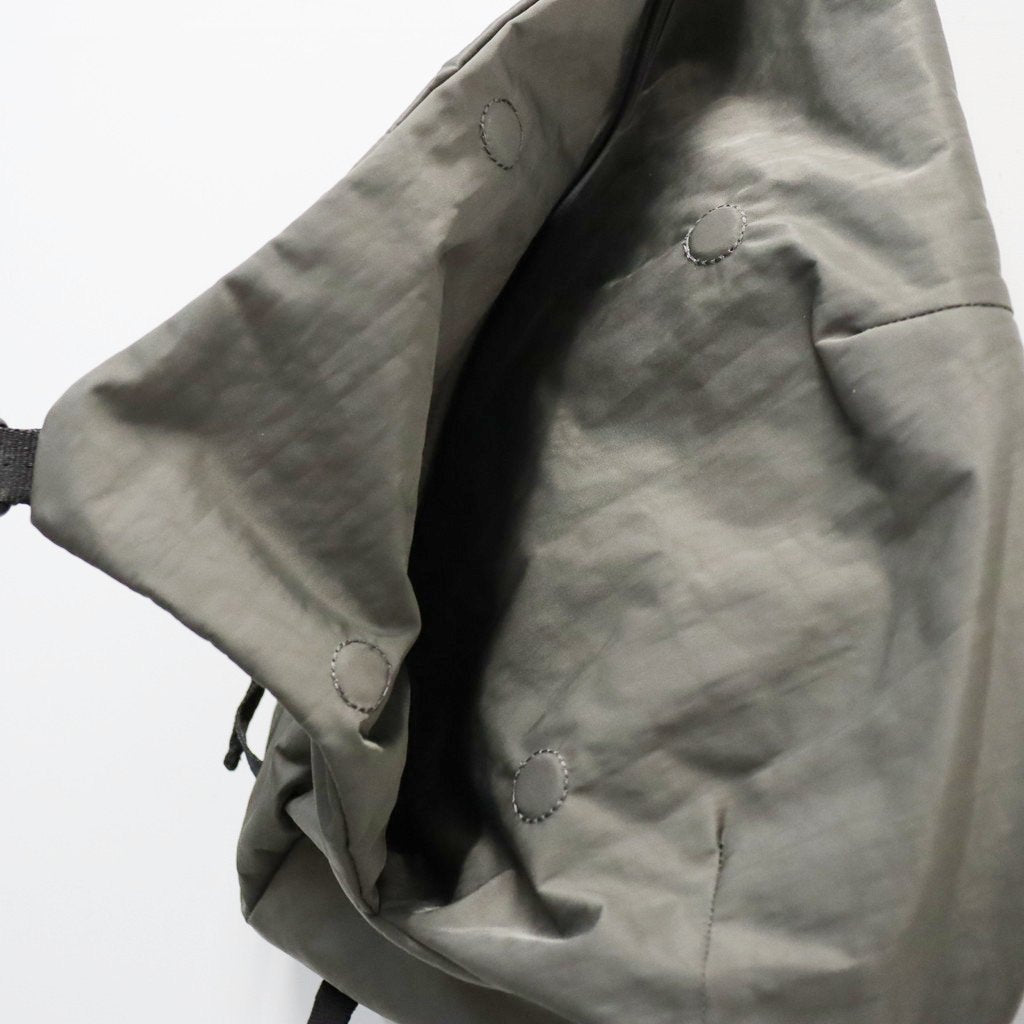 TEXTURED TWILL LAYERED SLINGER BAG #CHARCOAL [FTT36262B0009]