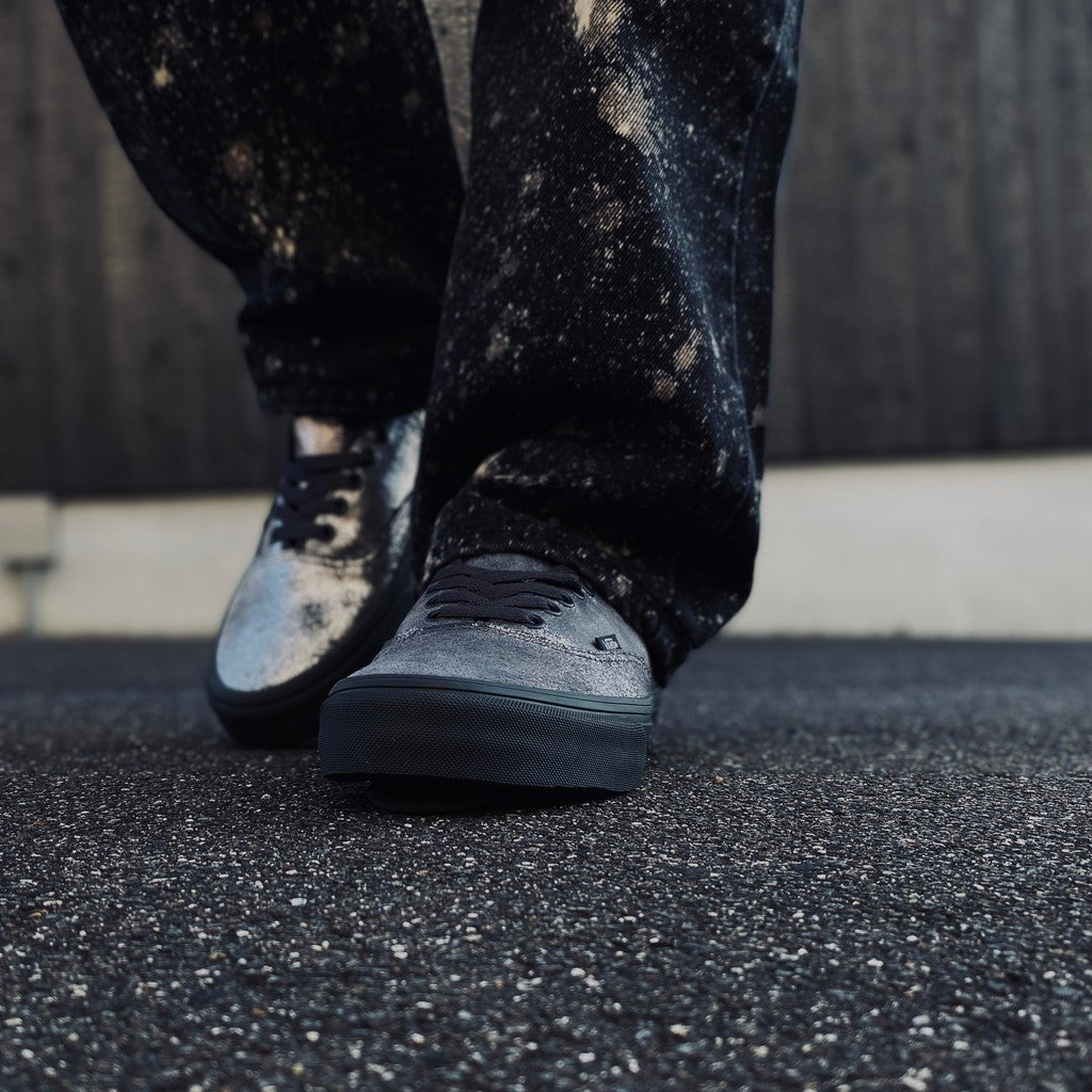 Authentic (Foil Suede Light Grey) #Silver [VN000D6GLTG]