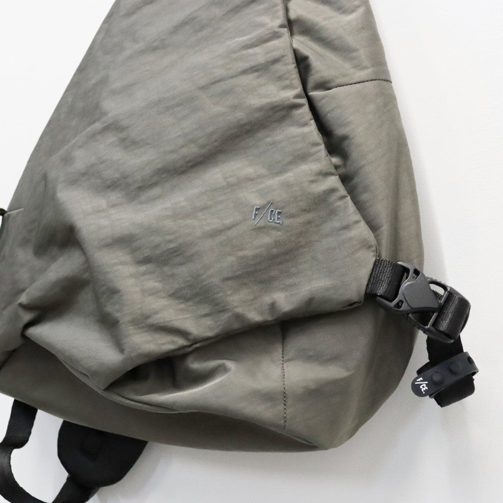 TEXTURED TWILL LAYERED SLINGER BAG #CHARCOAL [FTT36262B0009]