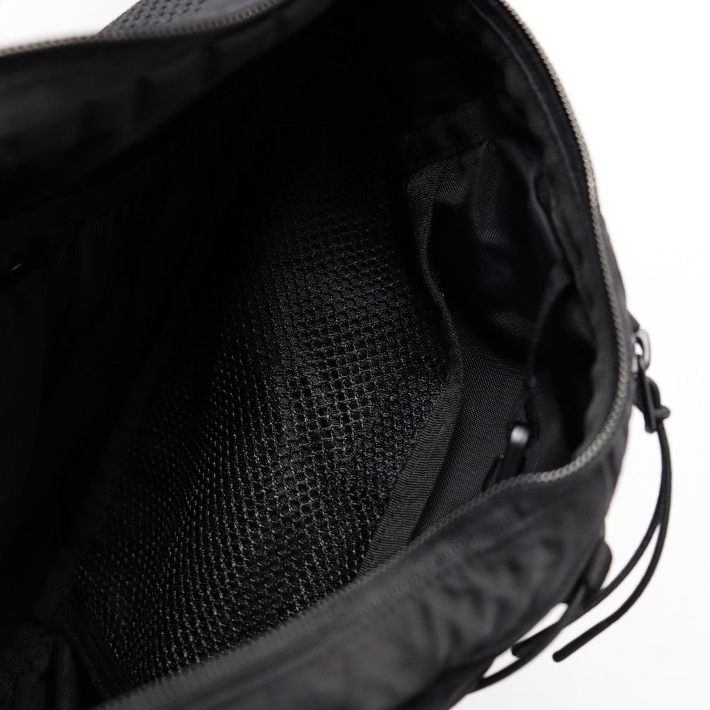 NYLON B LENS CROSSBODY RUCKSACK #BLACK 999 [RCCMAC735A-005269G-26FWP]
