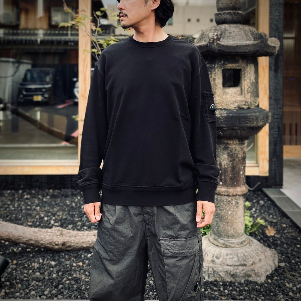 COTTON DIAGONAL FLEECE CREWNECK LENS SWEATSHIRT #BLACK 999 [20CMSS036A-110044G]