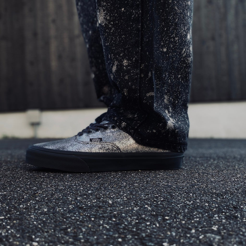 Authentic (Foil Suede Light Grey) #Silver [VN000D6GLTG]