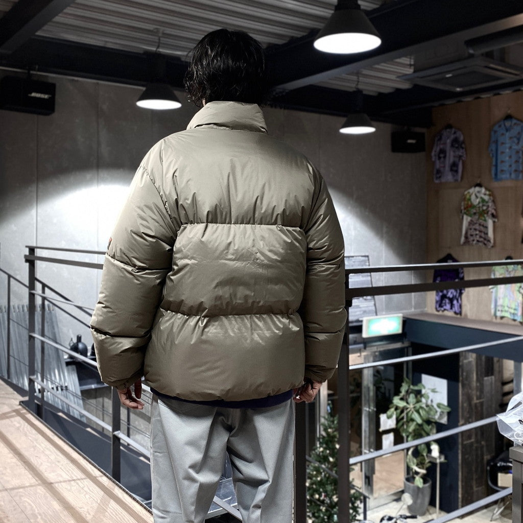 イチオシ DOWN JACKET グレーグリーン [23FW-WMO-NA04] - ジャケット