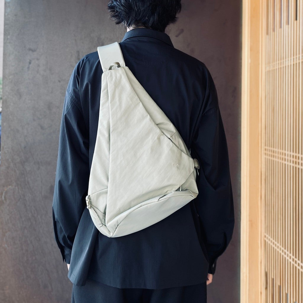 TEXTURED TWILL LAYERED SLINGER BAG #BEIGE [FTT36262B0009]