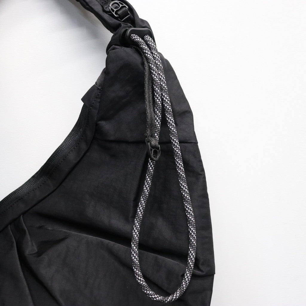 TEXTURED TWILL BODY BAG #BLACK [FTT36261B0008]