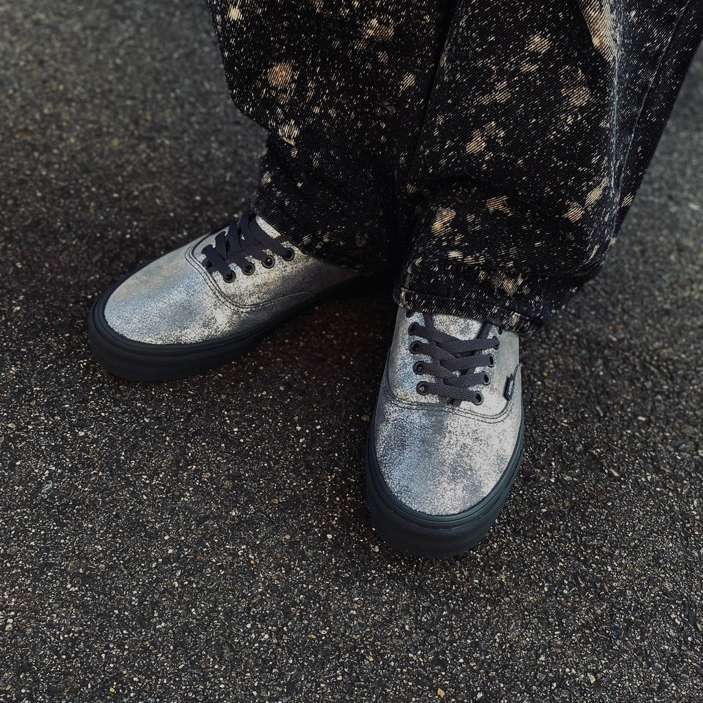 Authentic (Foil Suede Light Grey) #Silver [VN000D6GLTG]