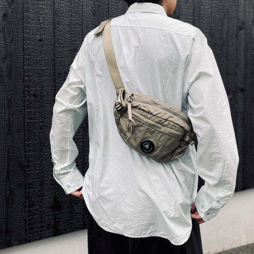NYLON B LENS CROSSBODY PACK #FALLEN ROCK 356 [21CMAC734A-005269G-26FWP]