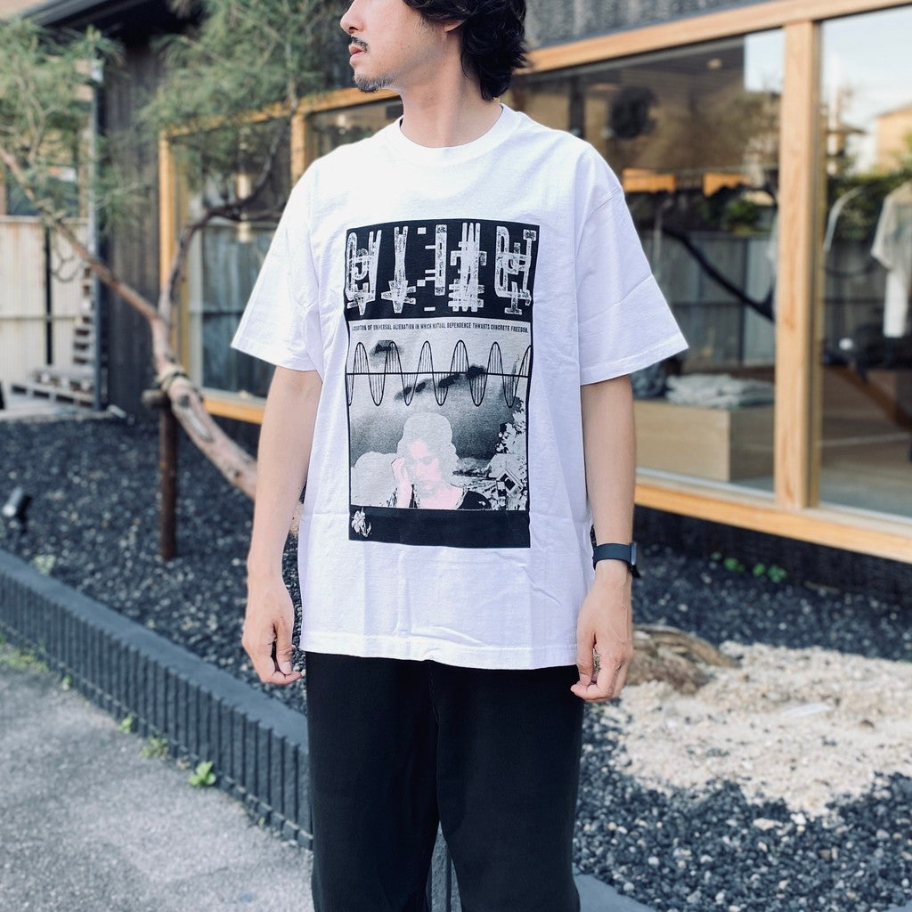 UNIVERSAL ALIENATION T #WHITE [CES28T01]