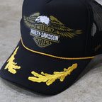 哈雷戴維森 | 尖叫鷹彎簷貼片帽 #黑色/金色 [HD25SS-CAP-01]