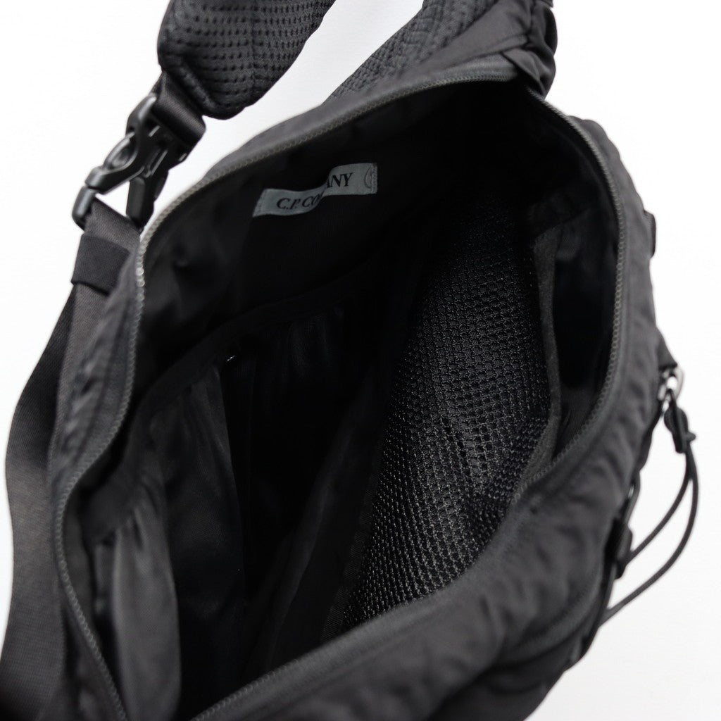 NYLON B LENS CROSSBODY RUCKSACK #BLACK 999 [RCCMAC735A-005269G-26FWP]