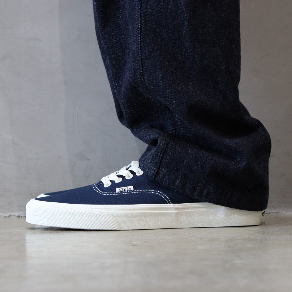Authentic #DRESS BLUES/MARSHMALLOW [VN000BW5DTQ]
