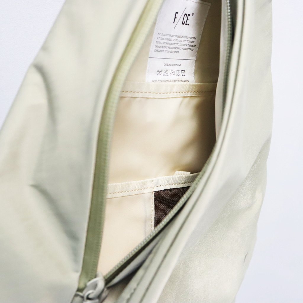TEXTURED TWILL LAYERED SLINGER BAG #BEIGE [FTT36262B0009]
