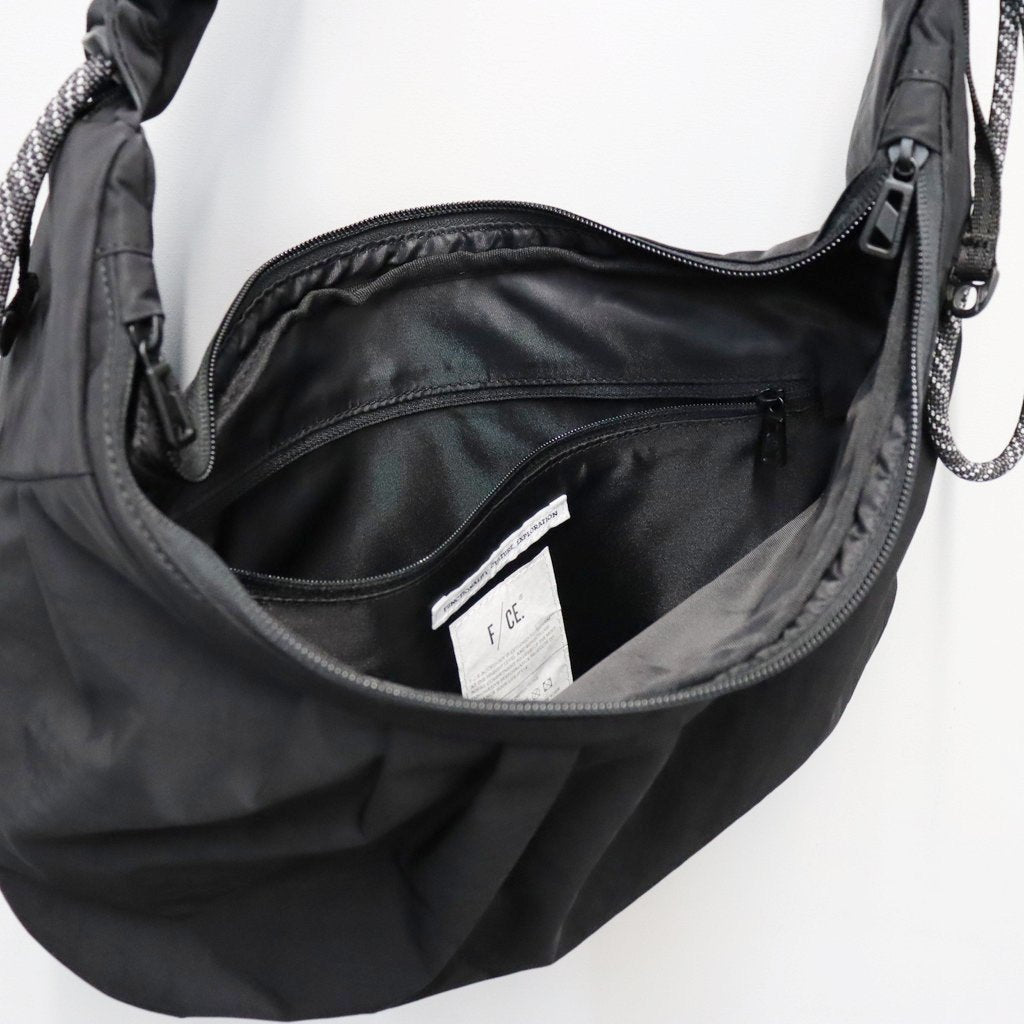 TEXTURED TWILL BODY BAG #BLACK [FTT36262B0007]