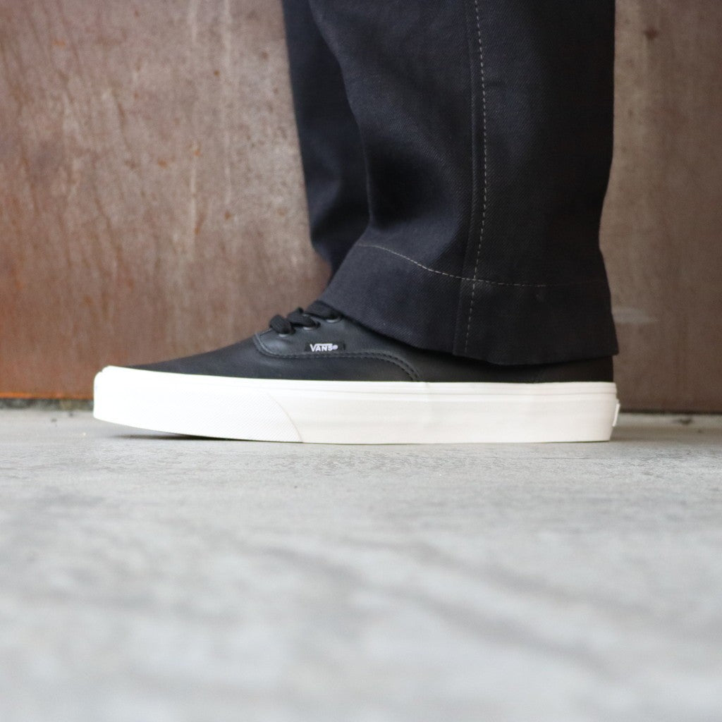 Authentic #LEATHER BLACK/TRUE WHITE [VN000EGABPB]