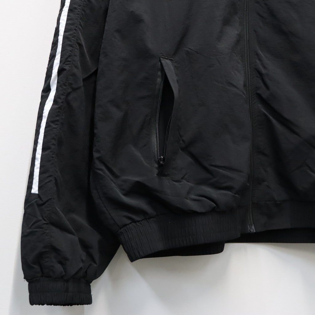 UMBRO | TRACK JACKET #BLACK [26FW-WMO-UB01]