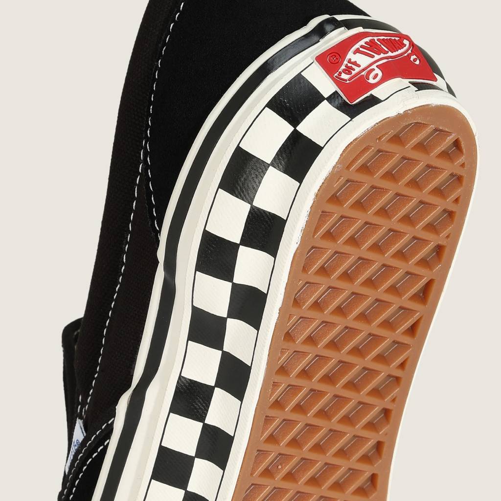 LX Classic Slip-On 98 (CHCKRBRD SIDEWALL BLACK/MARSHMALLOW) #Black/White [VN000E96BPQ]