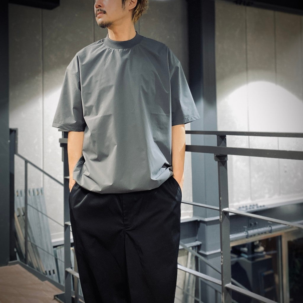 TECH MOCK NECK S/S TEE #CHARCOAL [BE-63025]