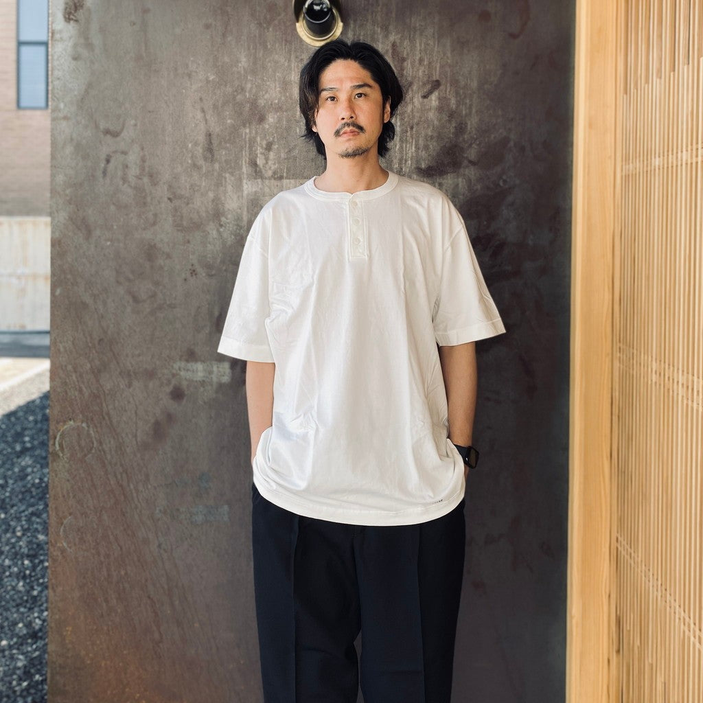 HEALTHKNIT | HENRY NECK T-SHIRT #WHITE [26SS-WMT-HK01]