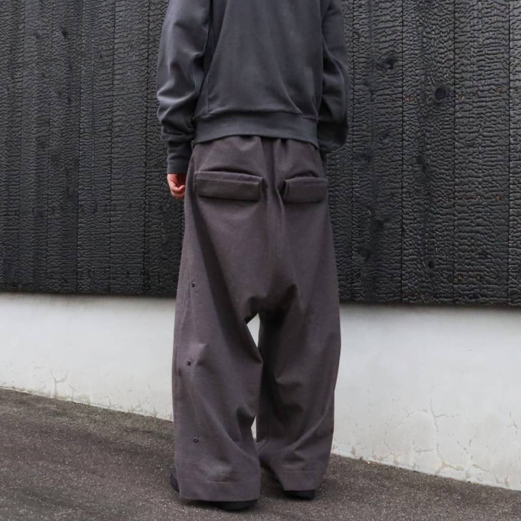 MORPH YI PANTS #CHARCOAL [JI-26AW-PT03-1]