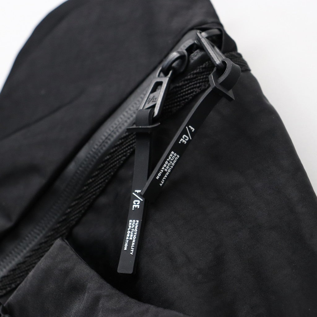 TEXTURED TWILL 3 POINTS SLINGER BAG #BLACK [FTT36261B0004]