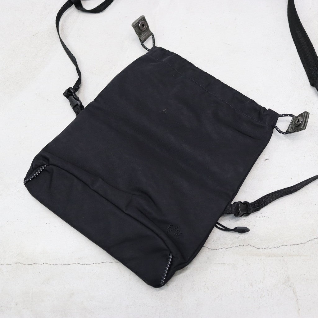 TEXTURED TWILL DRAWSTRING SACOCHE #BLACK [FTT36261B0005]