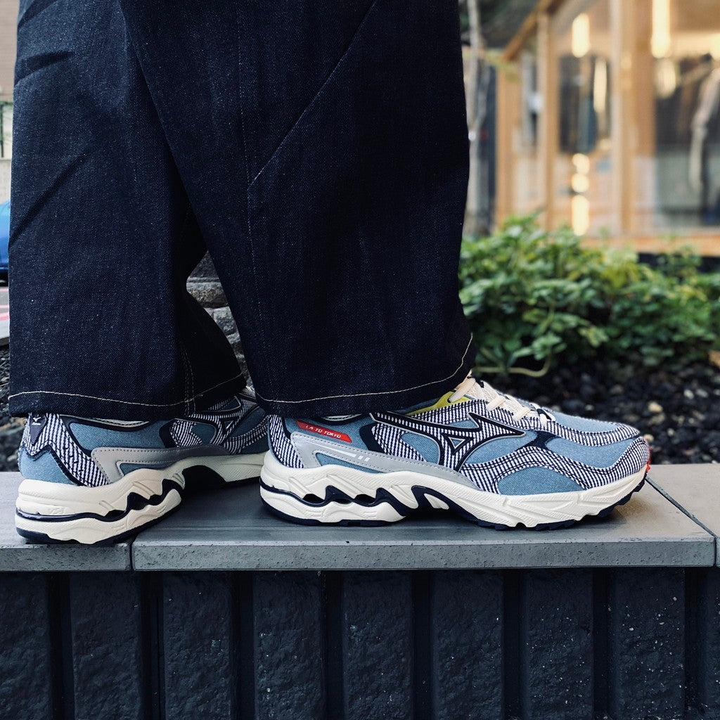 SeanWotherspoon | WAVE MG4 LS SW (Japan Limited) #LIGHT BLUE/OFF-WHITE/RED [D1GD263101]