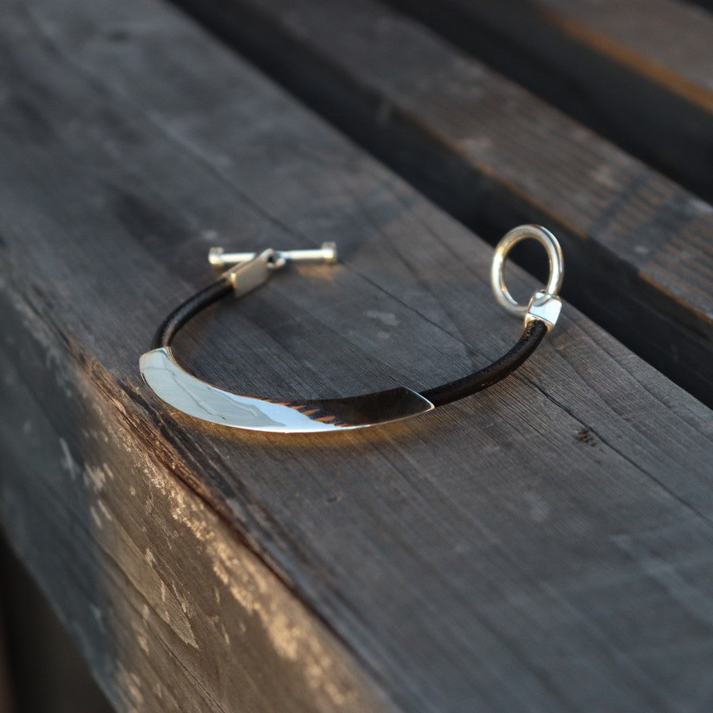 Triangle Leather Bracelet -Black- #BLACK/SILVER [XOLB003S-BLK]