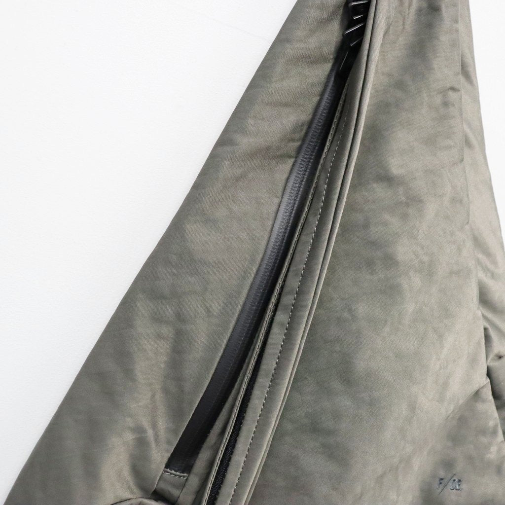 TEXTURED TWILL LAYERED SLINGER BAG #CHARCOAL [FTT36262B0009]