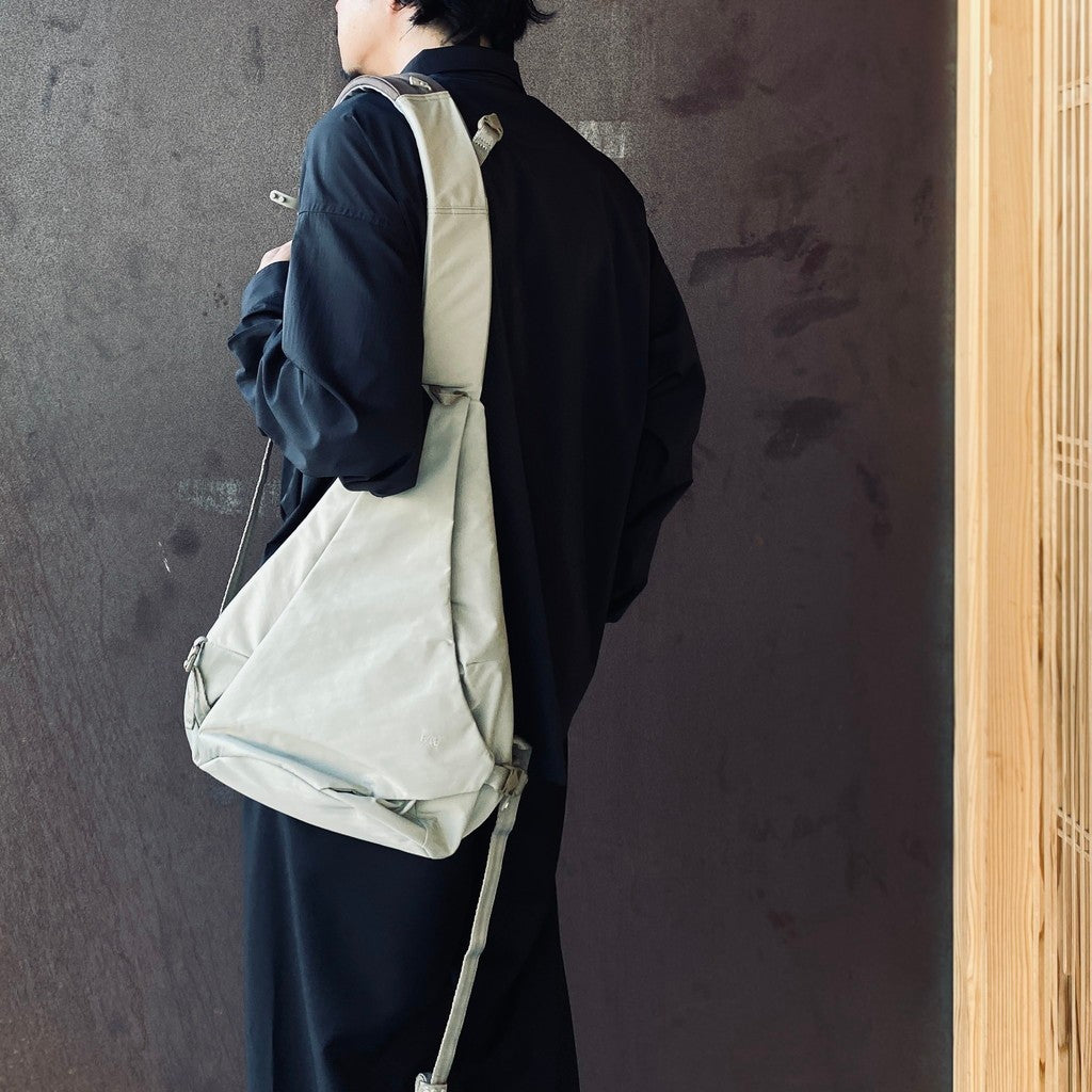 TEXTURED TWILL LAYERED SLINGER BAG #BEIGE [FTT36262B0009]