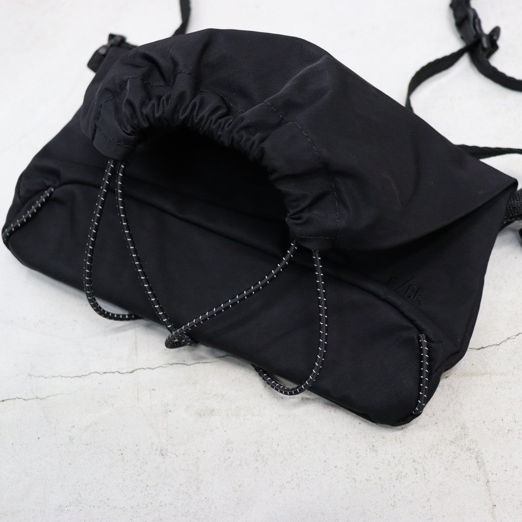 TEXTURED TWILL DRAWSTRING SACOCHE #BLACK [FTT36261B0005]