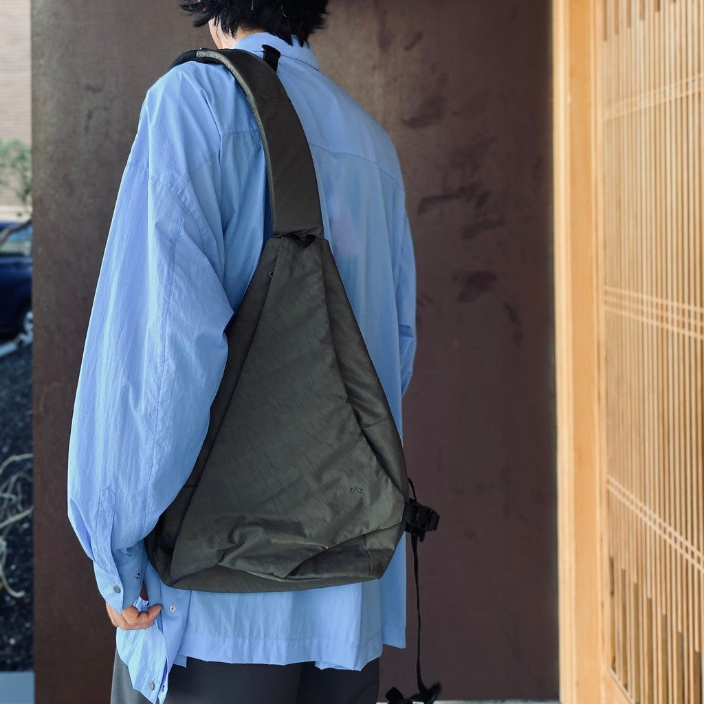 TEXTURED TWILL LAYERED SLINGER BAG #CHARCOAL [FTT36262B0009]