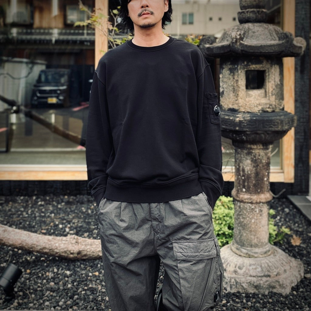COTTON DIAGONAL FLEECE CREWNECK LENS SWEATSHIRT #BLACK 999 [20CMSS036A-110044G]