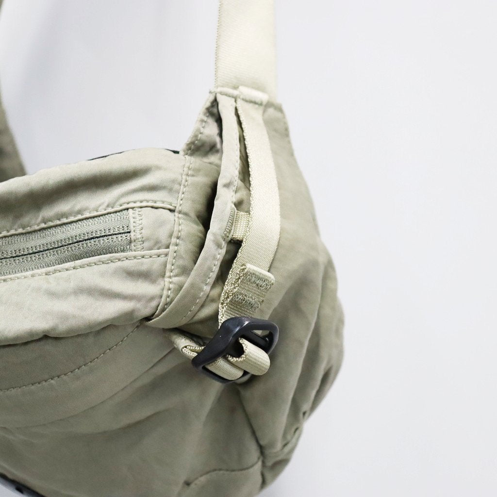 NYLON B LENS CROSSBODY PACK #FALLEN ROCK 356 [21CMAC734A-005269G-26FWP]