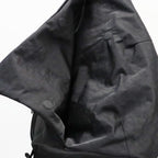 TEXTURED TWILL LAYERED SLINGER BAG #BLACK [FTT36262B0009]