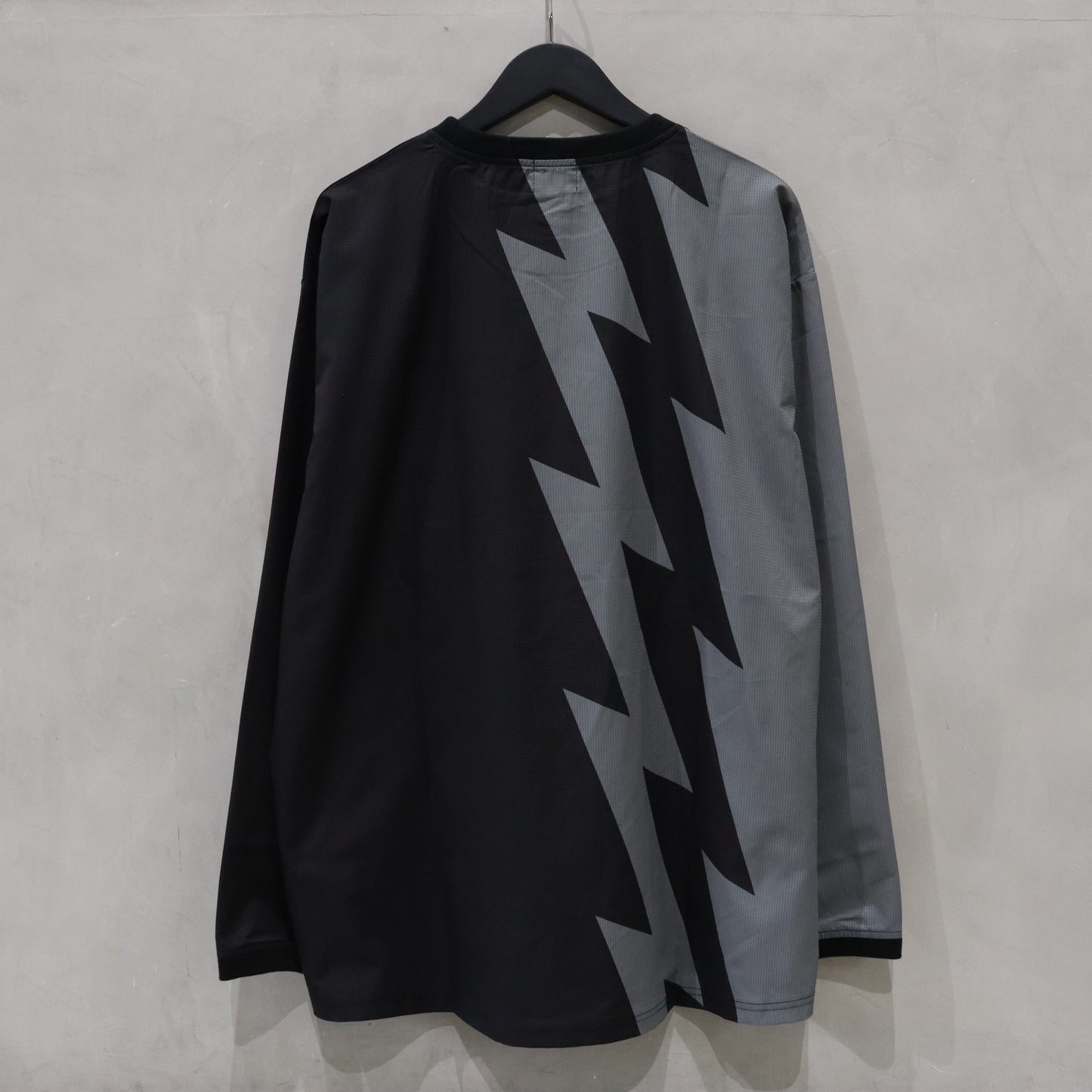 LIGHTNING TRACK TOP #BLACK [BV-TP2400130]