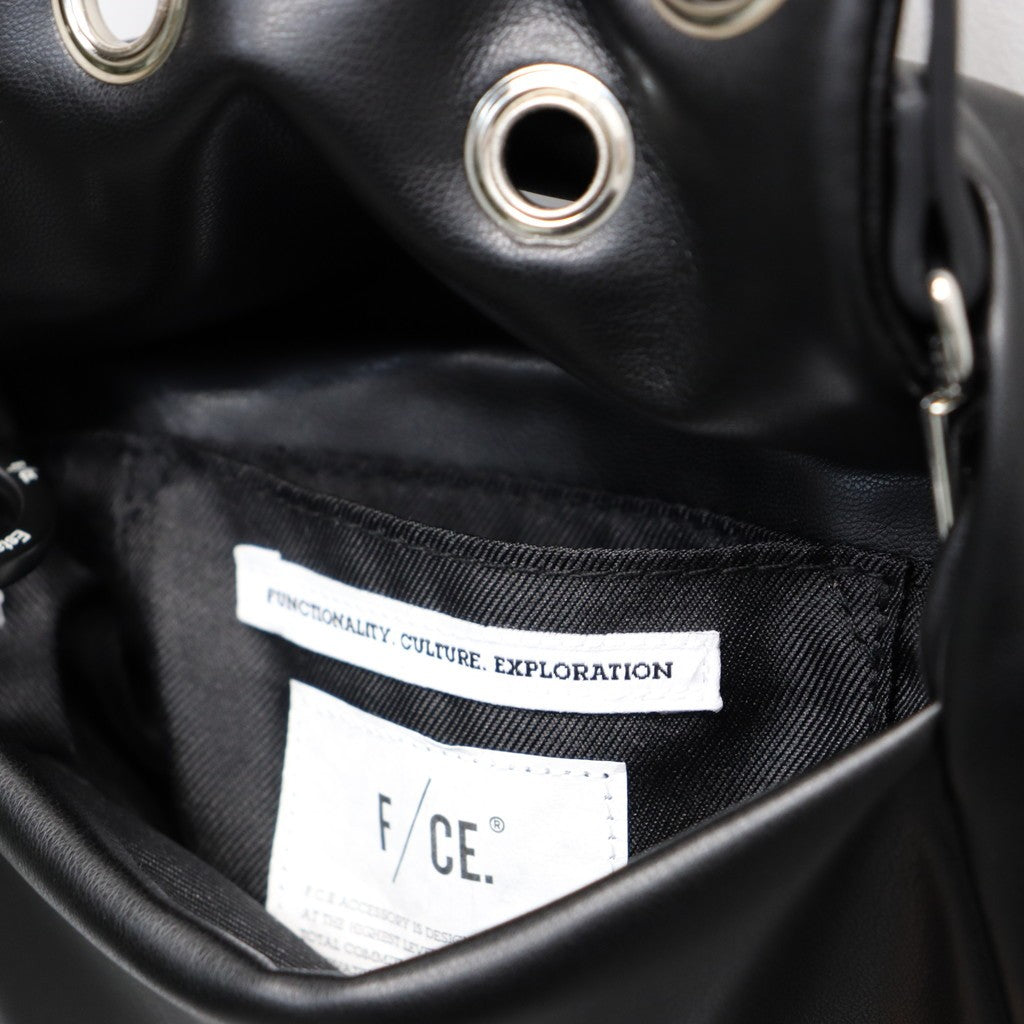 TECH LEATHER EYELET MINI POACH #BLACK [FEL34261B0006]