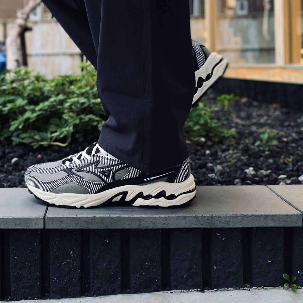 SeanWotherspoon | WAVE MG4 LS SW (Japan Limited) #LIGHT GRAY/OFF-WHITE/BLACK [D1GD263102]