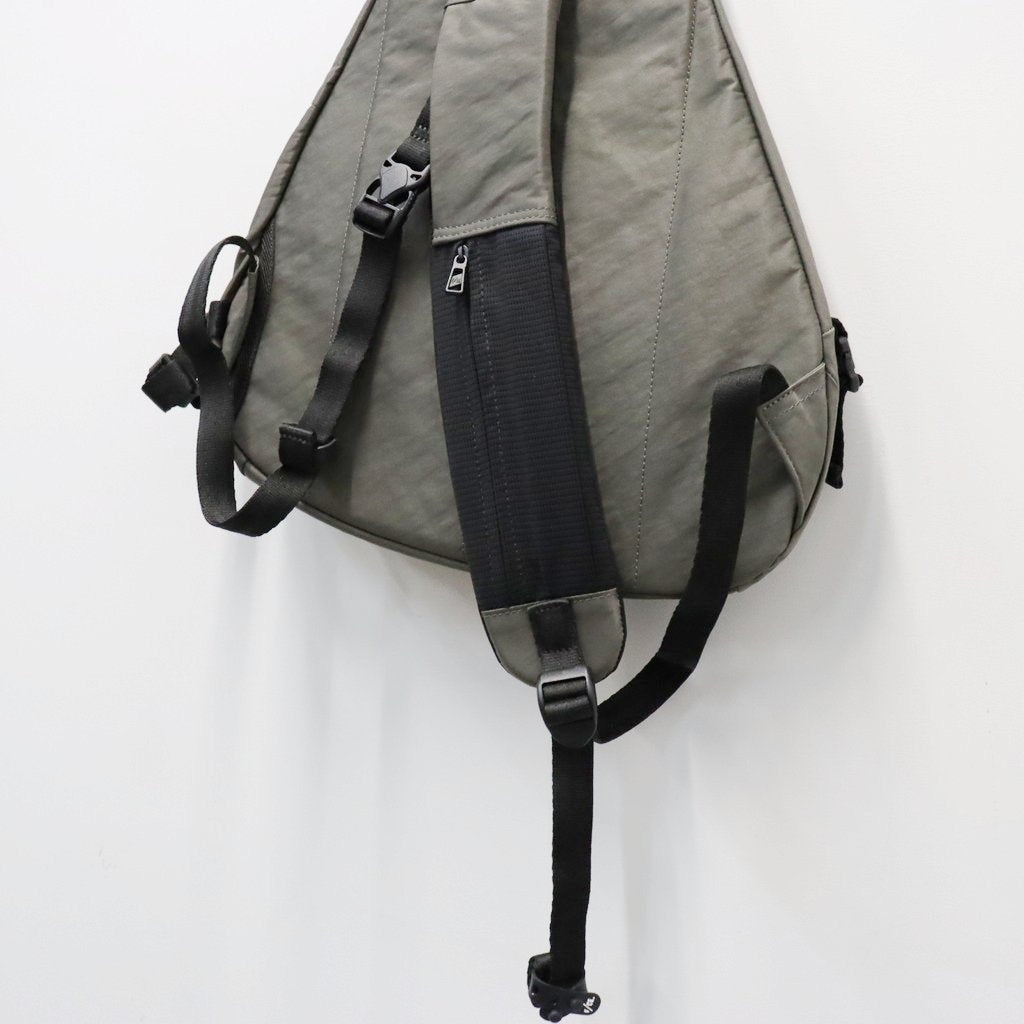 TEXTURED TWILL LAYERED SLINGER BAG #CHARCOAL [FTT36262B0009]