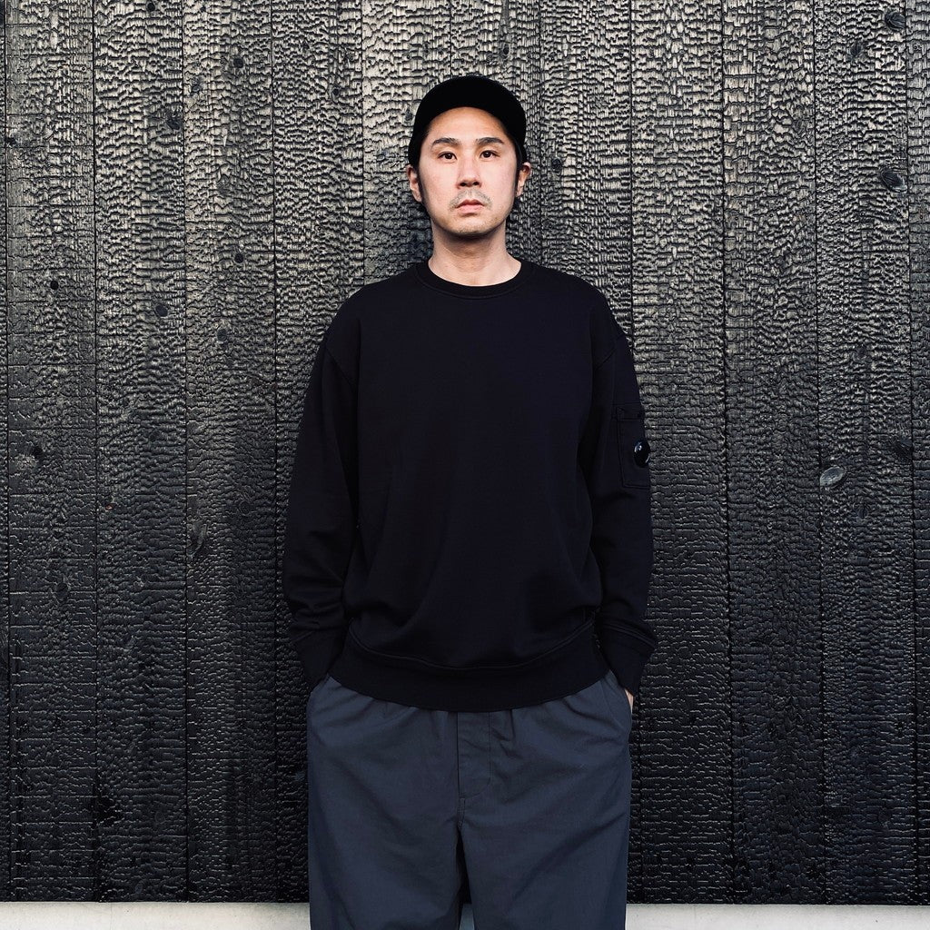 COTTON DIAGONAL FLEECE CREWNECK LENS SWEATSHIRT #BLACK 999 [20CMSS036A-110044G]