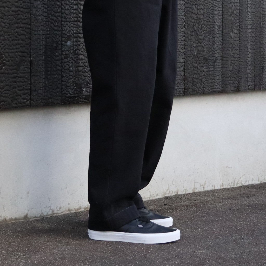 Authentic #LEATHER BLACK/TRUE WHITE [VN000EGABPB]